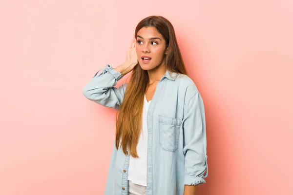 Joven Mujer Delgada Tratando Escuchar Chisme —  Fotos de Stock