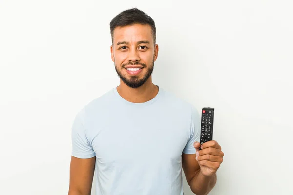 Joven Hombre Sudasiático Sosteniendo Controlador Televisión Feliz Sonriente Alegre —  Fotos de Stock