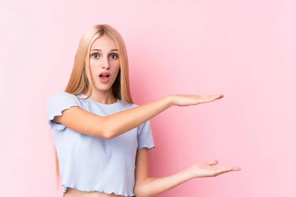 Young Blonde Woman Pink Background Shocked Amazed Holding Copy Space — Stock Photo, Image