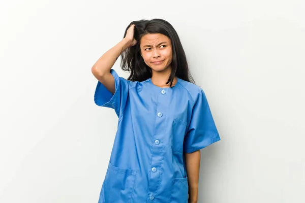 Junge Asiatische Krankenschwester Schockiert Sie Erinnert Sich Wichtiges Treffen — Stockfoto