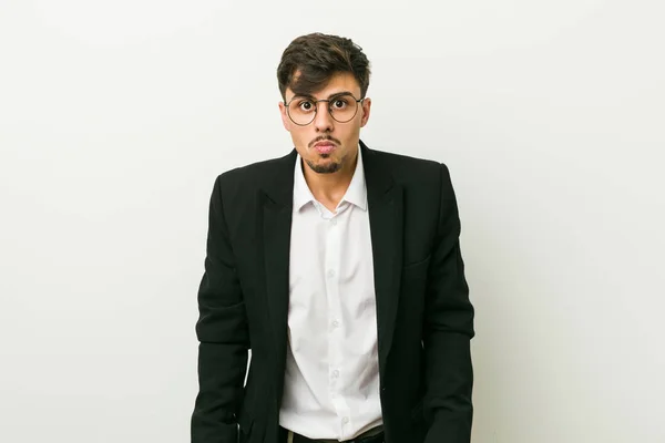Νεαρός Ισπανός Επιχειρηματίας Κουνάει Τους Ώμους Και Μάτια Του Είναι — Φωτογραφία Αρχείου