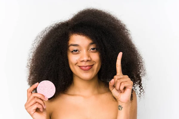 Jovem Afro Mulher Segurando Disco Facial Isolado Mostrando Número Com — Fotografia de Stock