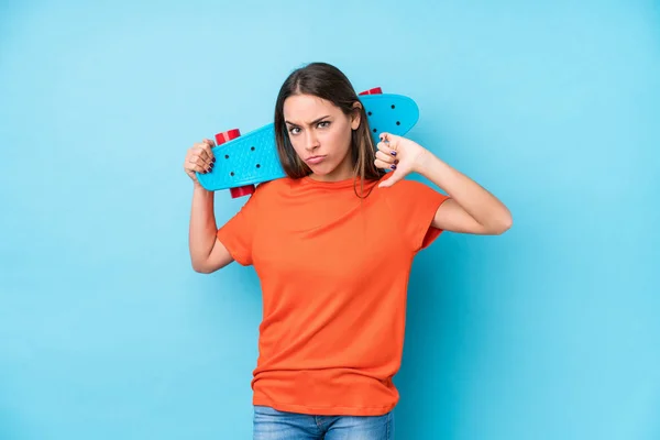 Joven Mujer Patinadora Caucásica Aislada Siente Orgullosa Segura Misma Ejemplo —  Fotos de Stock