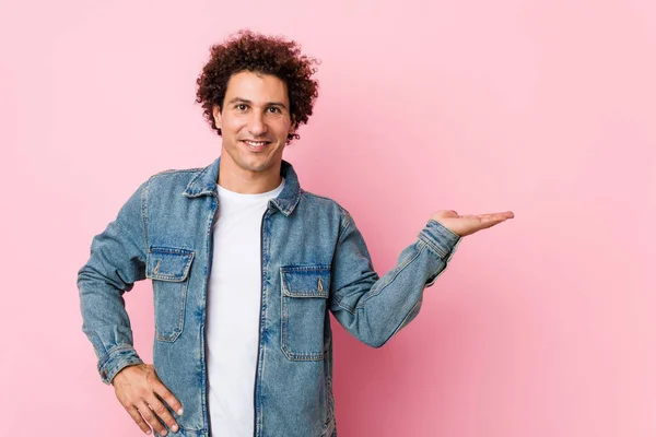 Curly Mature Man Wearing Denim Jacket Pink Background Showing Copy — 스톡 사진