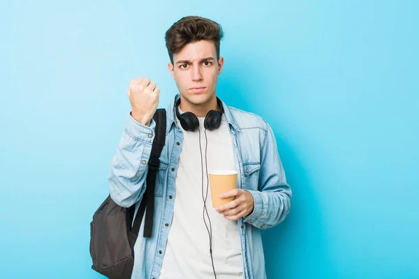 Junger Kaukasischer Student Der Einen Kaffee Zum Mitnehmen Der Hand — Stockfoto