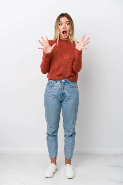 Pieno Corpo Giovane Donna Caucasica Che Celebra Una Vittoria Successo — Foto Stock