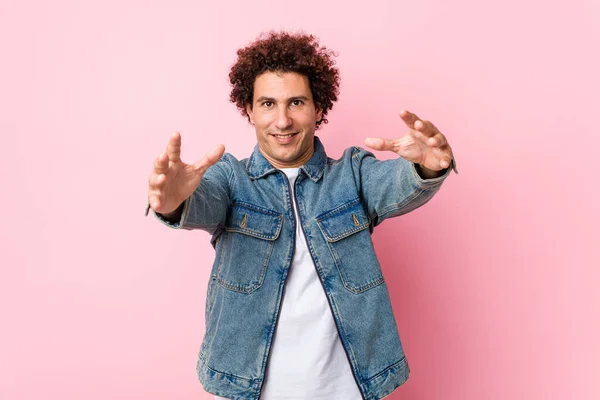 Curly Mature Man Wearing Denim Jacket Pink Background Feels Confident — 스톡 사진