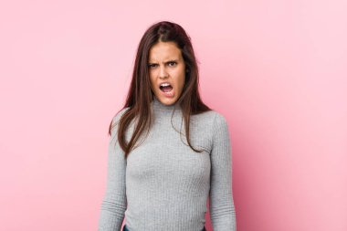 Çok sinirli ve agresif çığlık genç sevimli kadın.