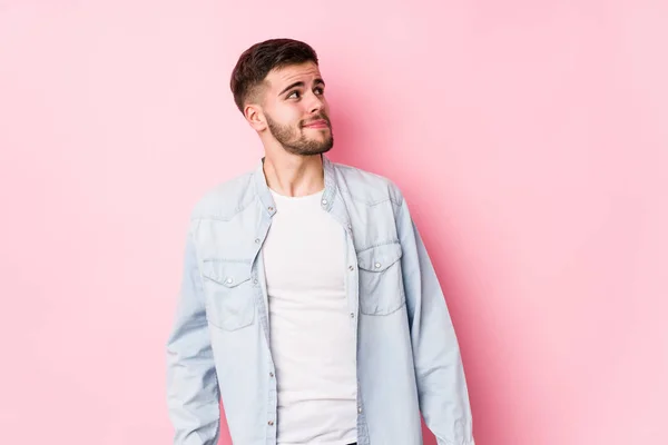 Young Caucasian Business Man Posing White Background Isolated Dreaming Achieving — Stock Photo, Image