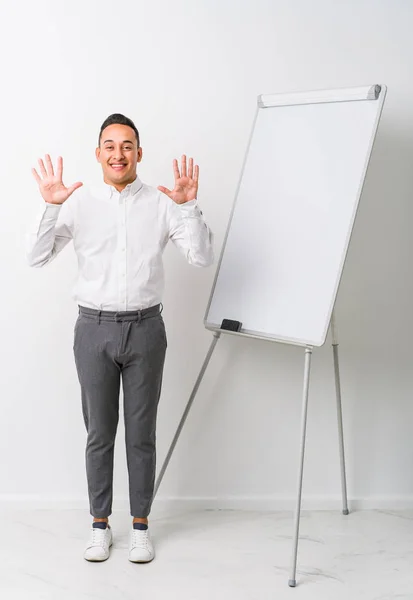 Young Latin Coaching Man Whiteboard Isolated Showing Number Ten Hands — Stock Photo, Image