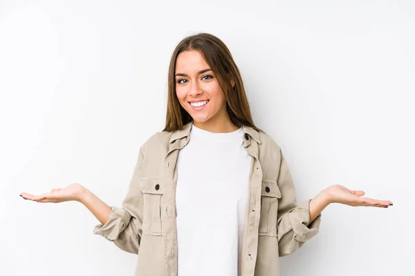 Jeune Femme Caucasienne Isolée Montrant Une Expression Bienvenue — Photo