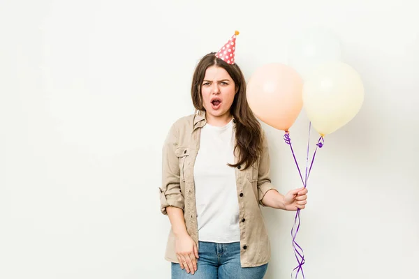 Junge Size Kurvige Frau Feiert Geburtstag Schreit Sehr Wütend Und — Stockfoto