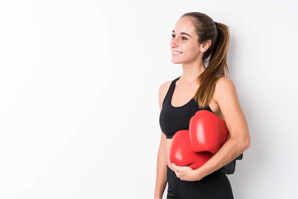 Jonge Kaukasische Sportieve Vrouw Boksen — Stockfoto