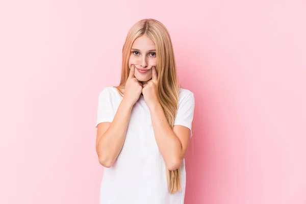 Young Blonde Woman Pink Background Doubting Two Options — Stock Photo, Image