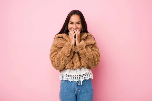 Giovane Donna Indiana Razza Mista Indossa Cappotto Pelle Pecora Corta — Foto Stock