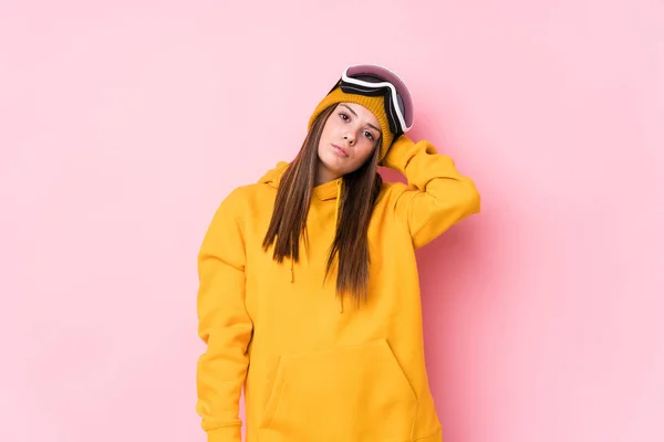 Jonge Kaukasische Vrouw Draagt Ski Kleding Geïsoleerd Wordt Geschokt Heeft — Stockfoto