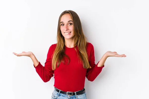 Young Caucasian Woman Posing Isolated Confused Doubtful Shrugging Shoulders Hold — 스톡 사진