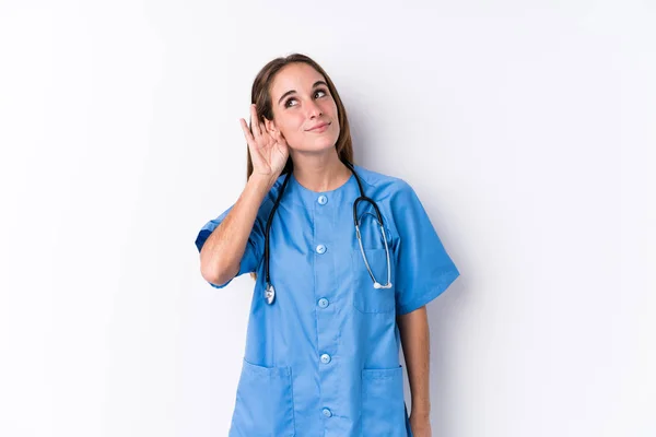 Ung Sjuksköterska Kvinna Isolerad Försöker Lyssna Ett Skvaller — Stockfoto