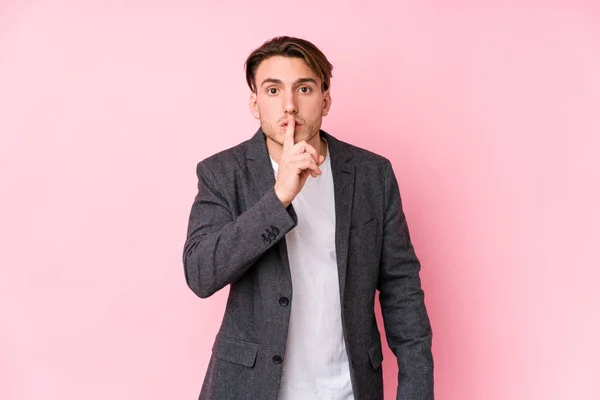 Young Caucasian Business Man Posing Isolated Keeping Secret Asking Silence — 스톡 사진