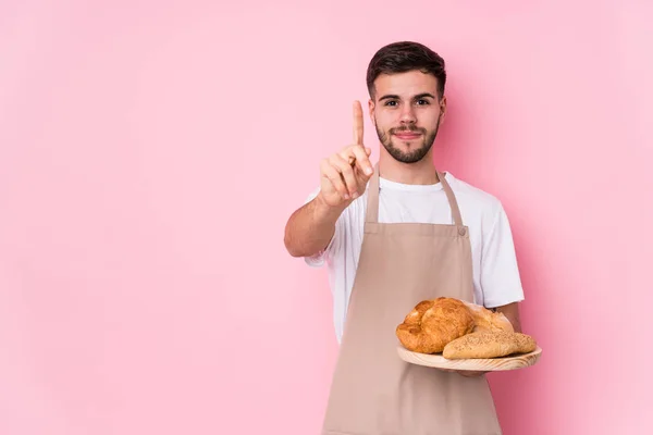 Junger Kaukasischer Bäcker Isoliert Zeigt Nummer Eins Mit Finger — Stockfoto