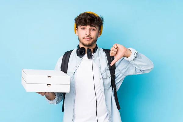 Young Arab Student Man Holding Pizzas Isolated Showing Dislike Gesture — 스톡 사진