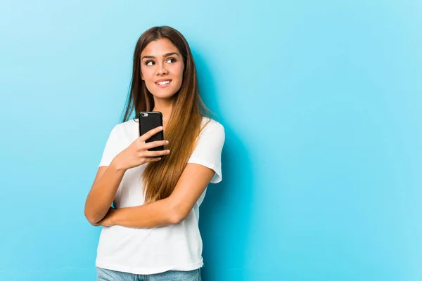 Young Caucasian Woman Holding Phone Smiling Confident Crossed Arms — Stockfoto