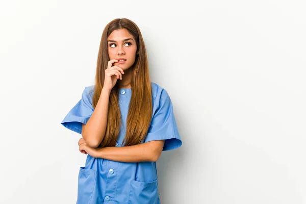 Young Caucasian Nurse Woman Relaxed Thinking Something Looking Copy Space — Stok fotoğraf
