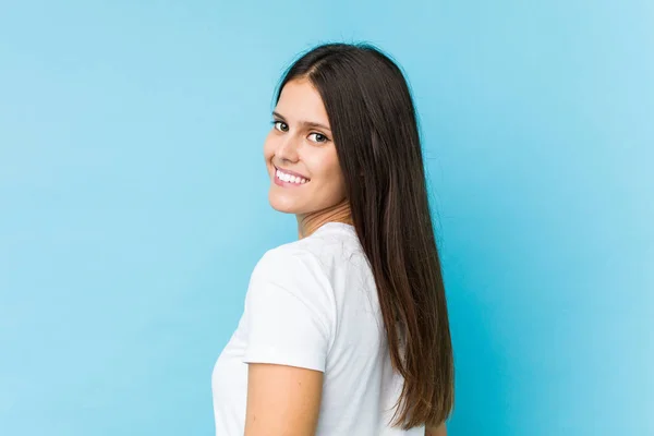 Ung Kaukasiska Flicka Ansikte Närbild Isolerad Blå Bakgrund — Stockfoto