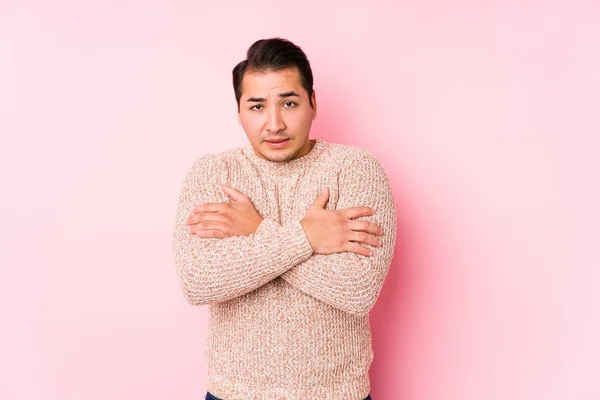 Junger Kurviger Mann Posiert Einem Rosa Hintergrund Isoliert Erkältung Aufgrund — Stockfoto