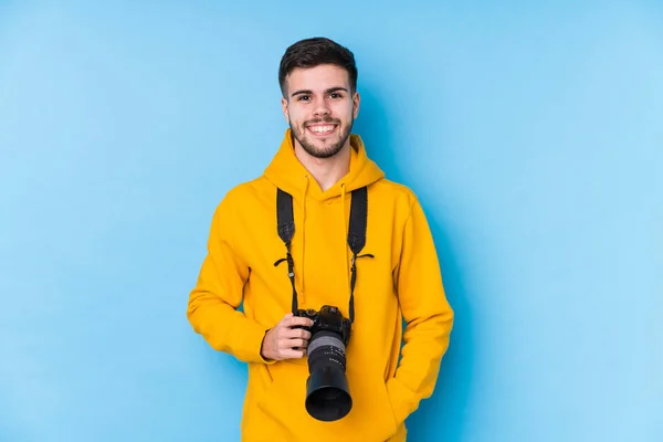 Jovem Fotógrafo Caucasiano Homem Isolado Feliz Sorridente Alegre — Fotografia de Stock