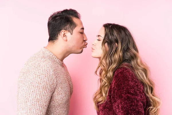 Jovem Latino Amor Casal — Fotografia de Stock