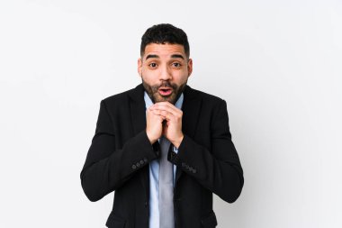 Beyaz bir geçmişi olan genç Latin bir iş kadını şans diliyor, şaşırıyor ve ağzını açıyor..