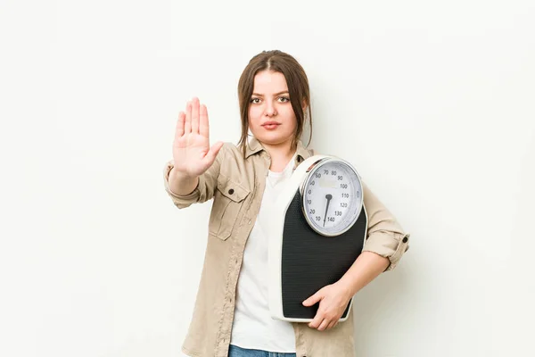 Young Curvy Woman Holding Scale Standing Outstretched Hand Showing Stop — Stock Photo, Image