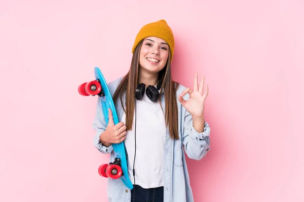 Young Skater Woman Holding Skate Cheerful Confident Showing Gesture — Stock Photo, Image