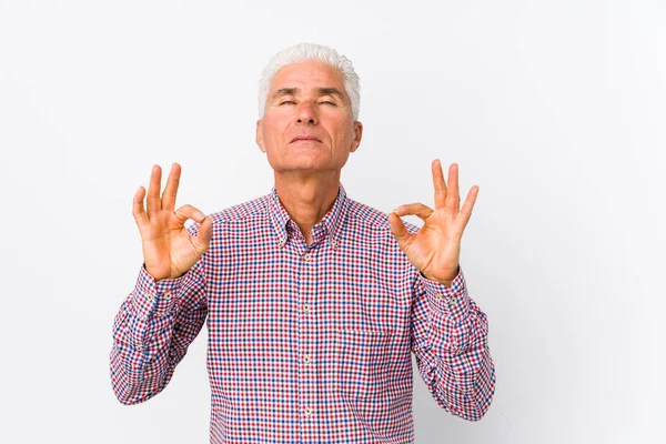 Senior Caucasian Man Isolated Relaxes Hard Working Day She Performing — Stock Photo, Image