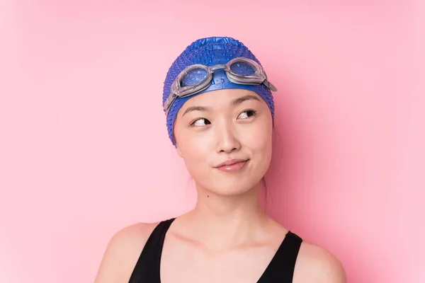 Młody Japoński Pływak Kobieta Twarz Zbliżenie Odizolowany — Zdjęcie stockowe