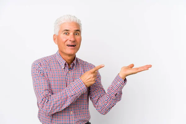 Senior Caucasian Man Isolated Excited Holding Copy Space Palm — Stock Photo, Image