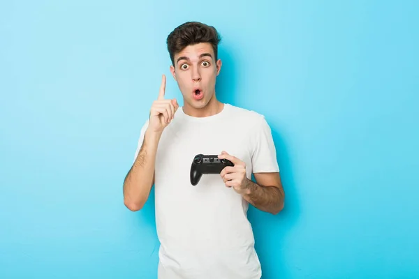 Junger Kaukasischer Mann Beim Spielen Von Videospielen Mit Einem Spielcontroller — Stockfoto