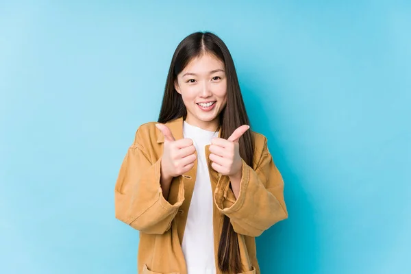 Young Chinese Woman Posing Blue Background Isolated Thumbs Ups Cheers — 스톡 사진