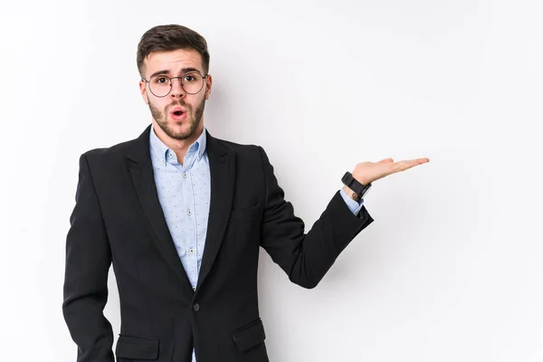 Jovem Homem Negócios Caucasiano Posando Fundo Branco Isolado Jovem Homem — Fotografia de Stock