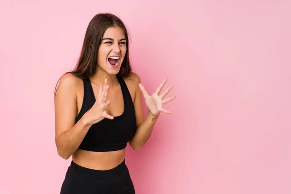 Jonge Blanke Fitness Vrouw Doet Sport Geïsoleerde Kreten Luid Houdt — Stockfoto