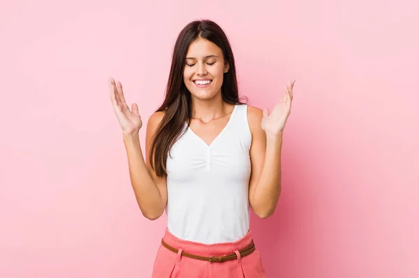 Jonge Leuke Vrouw Die Veel Lacht Geluksconcept — Stockfoto