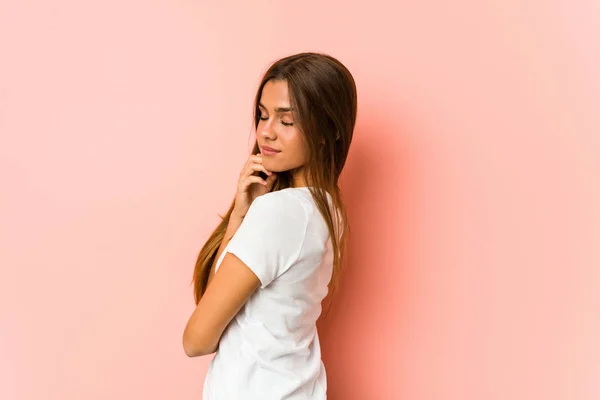 Jovem Mulher Caucasiana Fazendo Poses Beleza Isolado — Fotografia de Stock