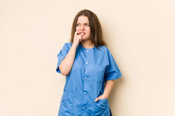 Young Curvy Nurse Woman Biting Fingernails Nervous Very Anxious — 스톡 사진