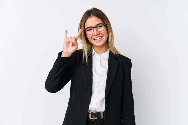 Νεαρή Γυναίκα Καυκάσιος Επιχειρηματίας Που Επιδεικνύει Μια Χειρονομία Κέρατων Επαναστατική — Φωτογραφία Αρχείου