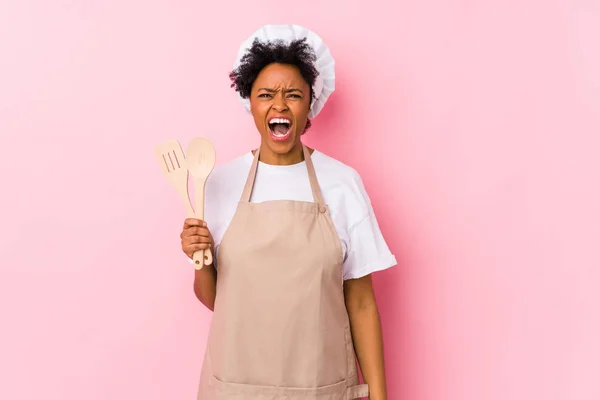 Jovem Africano Americano Cozinheiro Mulher Gritando Muito Irritado Agressivo — Fotografia de Stock