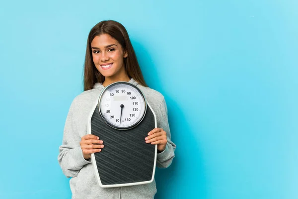 Young Caucasian Woman Holding Scale Isolated Blue Background — Stock Photo, Image