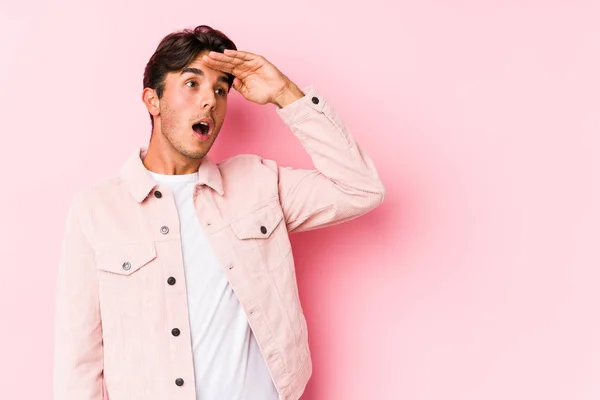 Young Caucasian Man Posing Pink Background Isolated Looking Far Away — Stock Photo, Image