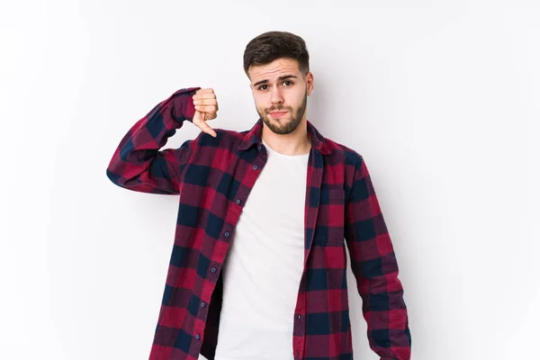 Homem Caucasiano Jovem Posando Fundo Branco Isolado Mostrando Gesto Desagrado — Fotografia de Stock