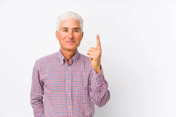 Hombre Caucásico Mayor Aislado Mostrando Número Uno Con Dedo — Foto de Stock